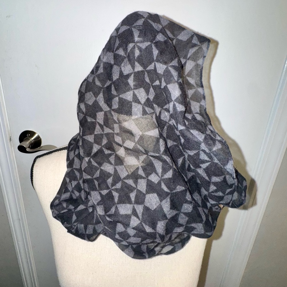 Starbucks Casual Black and Gray Geometric Scarf - Picture 4 of 4